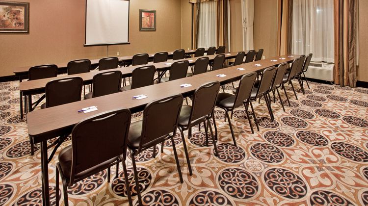 Holiday Inn Express & Suites McPherson Meeting