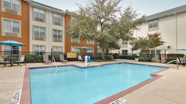 Candlewood Suites Market Center Pool