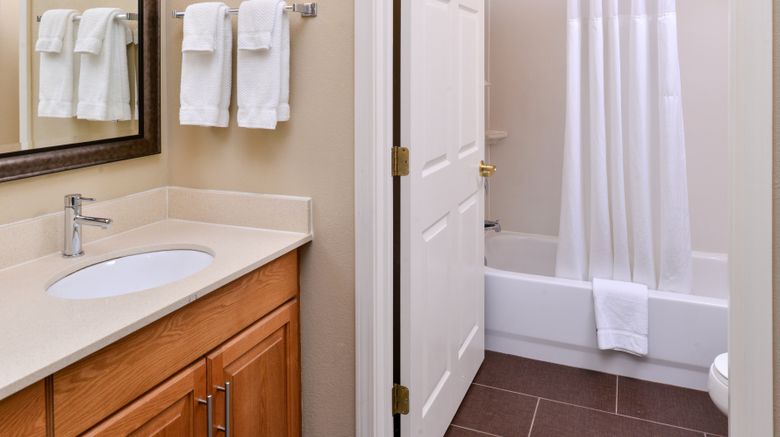 <b>Staybridge Suites O'Fallon/Chesterfield Room</b>. Images powered by <a href="https://www.leonardoworldwide.com/" title="Leonardo Worldwide" target="_blank">Leonardo</a>.
