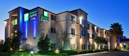 Holiday Inn Express Hotel & Suites Exterior