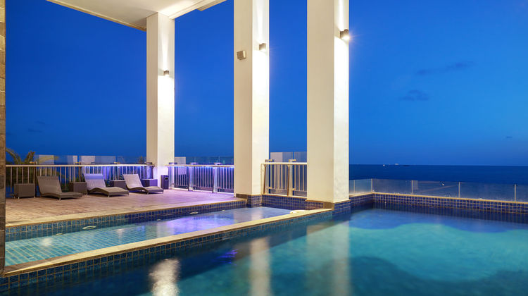 Swiss-Belhotel Balikpapan Pool
