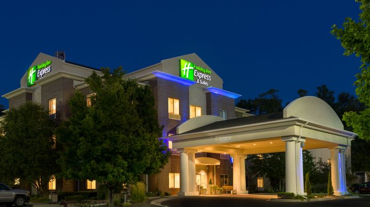 Holiday Inn Express & Suites Exterior