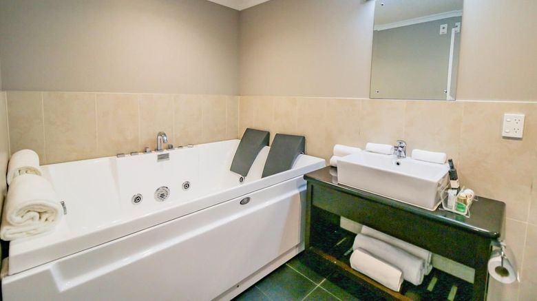 <b>Aotea Motor Lodge Room</b>. Images powered by <a href="https://www.leonardoworldwide.com/" title="Leonardo Worldwide" target="_blank">Leonardo</a>.