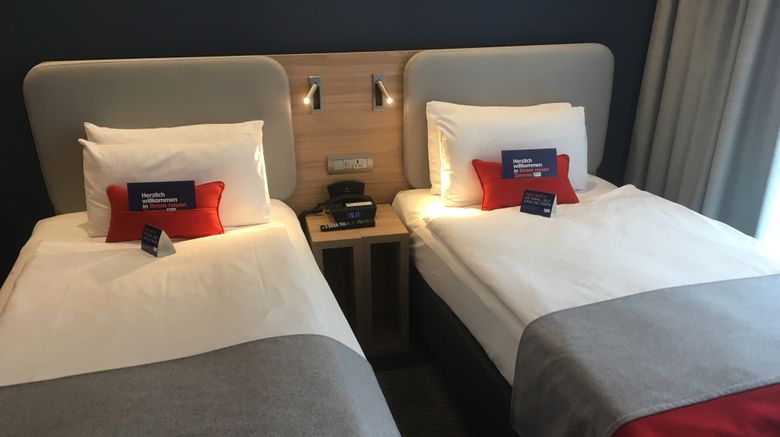 <b>Holiday Inn Express Zurich Airport Room</b>. Images powered by <a href="https://www.leonardoworldwide.com/" title="Leonardo Worldwide" target="_blank">Leonardo</a>.
