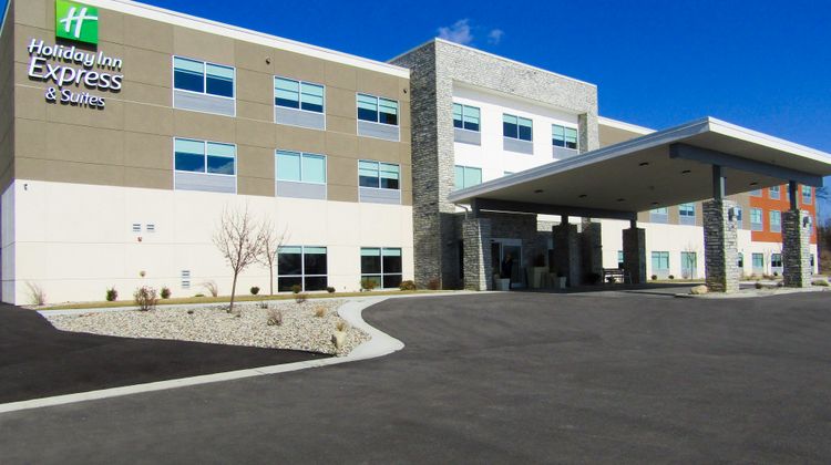 Holiday Inn Express & Suites Coldwater Exterior
