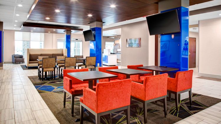Holiday Inn Express & Suites Coldwater Lobby