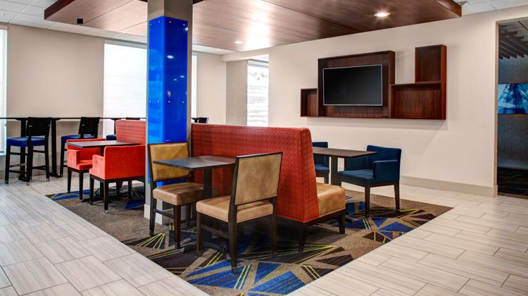 Holiday Inn Express & Suites Coldwater Lobby