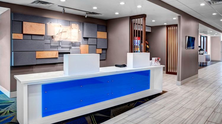 Holiday Inn Express & Suites Coldwater Lobby