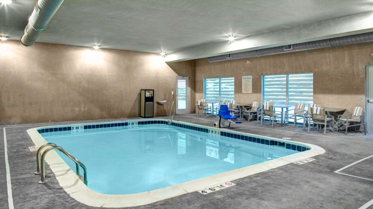 Holiday Inn Express & Suites Coldwater Pool