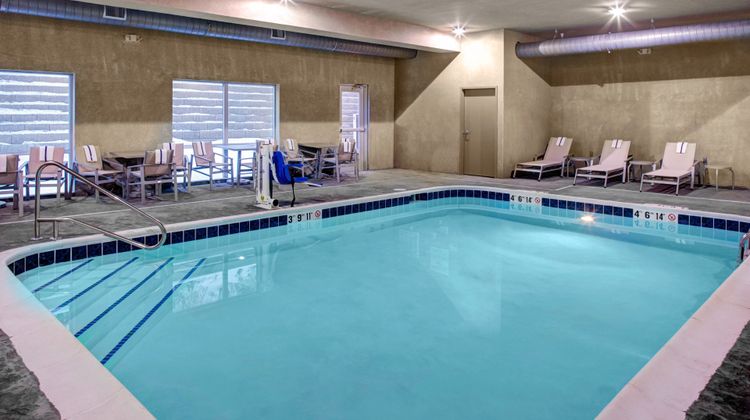 Holiday Inn Express & Suites Coldwater Pool