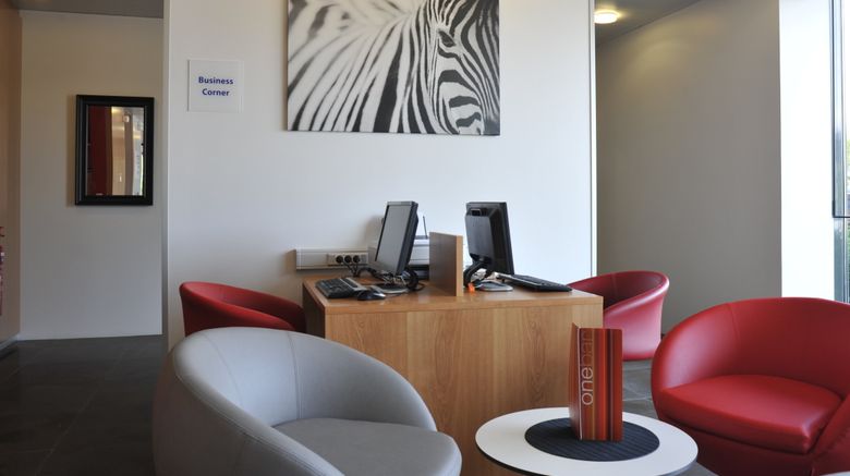 <b>Holiday Inn Express Saint-Nazaire Lobby</b>. Images powered by <a href="https://www.leonardoworldwide.com/" title="Leonardo Worldwide" target="_blank">Leonardo</a>.