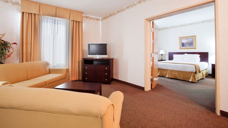 Holiday Inn Express Suite