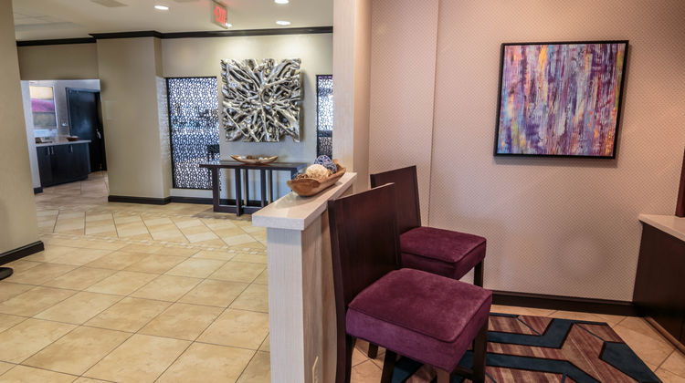 Holiday Inn Express Hotel & Suites Lobby