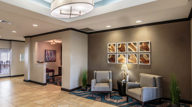 Holiday Inn Express Hotel & Suites Lobby