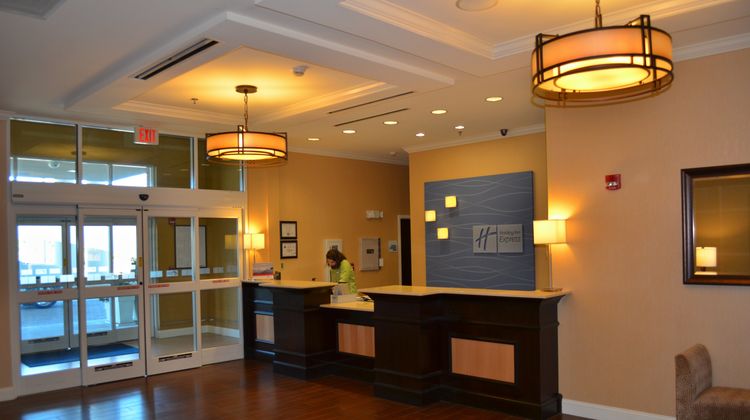 Holiday Inn Express Hotel & Suites Lobby