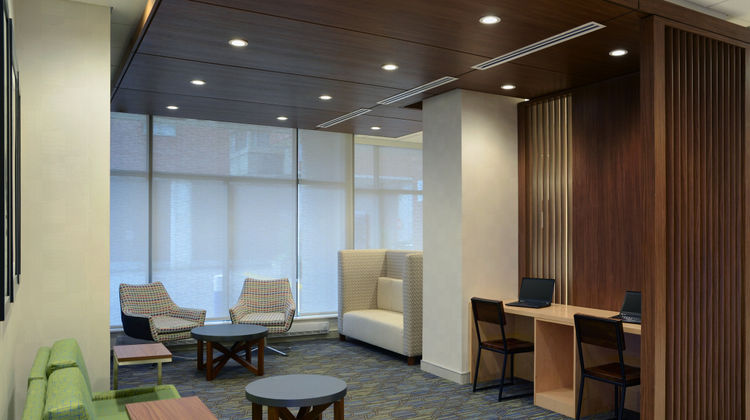 Holiday Inn Express Toronto Downtown Exterior