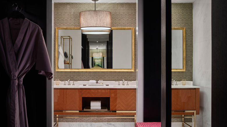 <b>Rosewood Bangkok Room</b>. Images powered by <a href="https://www.leonardoworldwide.com/" title="Leonardo Worldwide" target="_blank">Leonardo</a>.