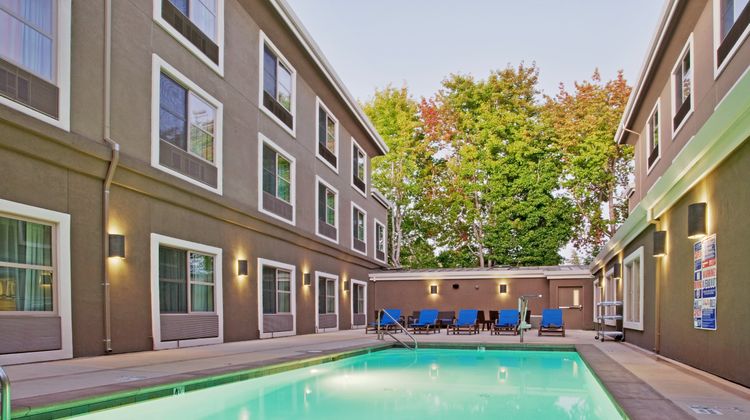 Holiday Inn Express Hotel & Suites East Pool