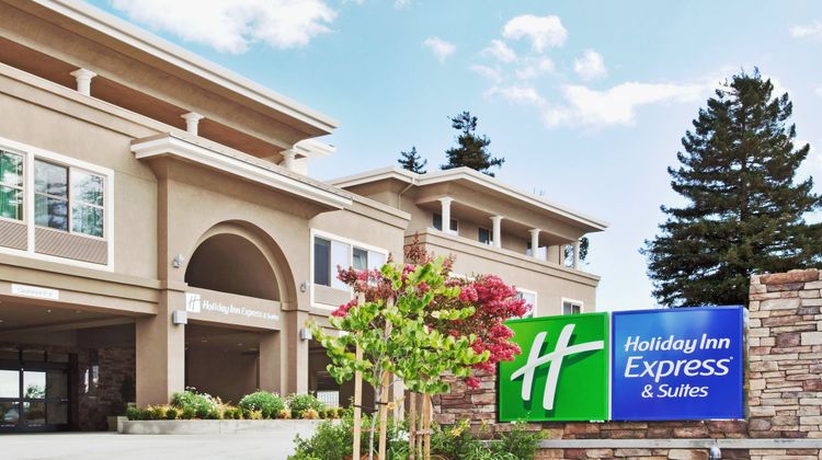 Holiday Inn Express Hotel & Suites East Exterior