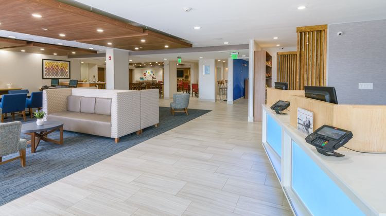 Holiday Inn Express Lobby