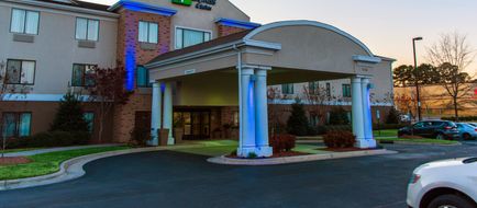 Holiday Inn Express & Suites Kinston Exterior