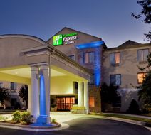 Holiday Inn Express & Suites Kinston Exterior