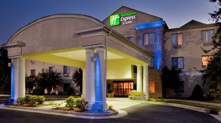 Holiday Inn Express & Suites Kinston Exterior