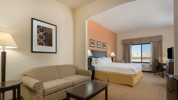 Holiday Inn Express & Suites Lafayette E Room