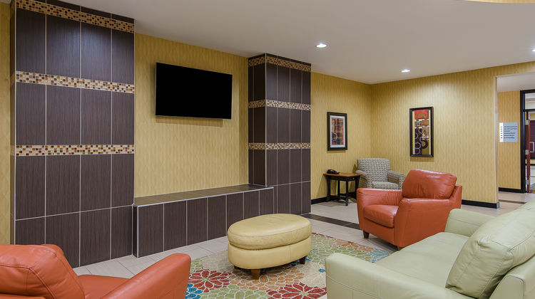 Holiday Inn Express & Suites Lafayette E Lobby