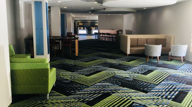 Holiday Inn Express Towson Lobby