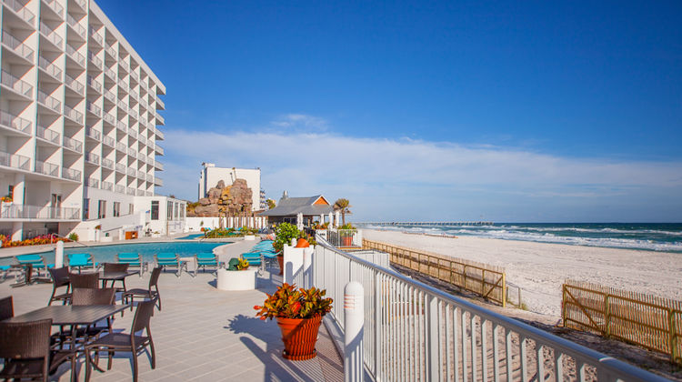 Holiday Inn Express & Suites Beachfront Exterior