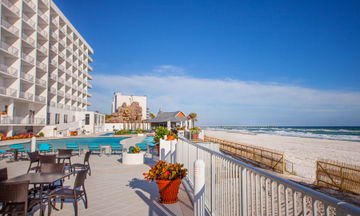 Holiday Inn Express & Suites Beachfront