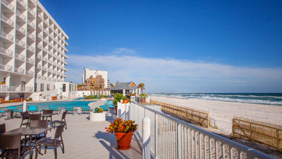 Holiday Inn Express & Suites Beachfront