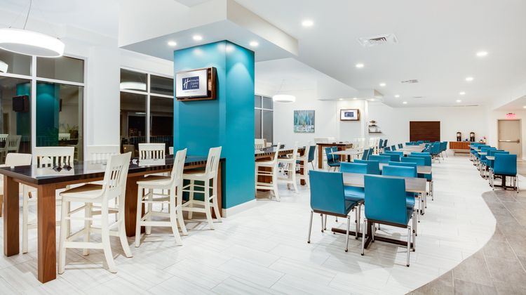 Holiday Inn Express & Suites Beachfront Restaurant