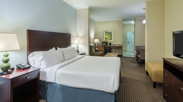 Holiday Inn Express & Suites New Iberia- Suite