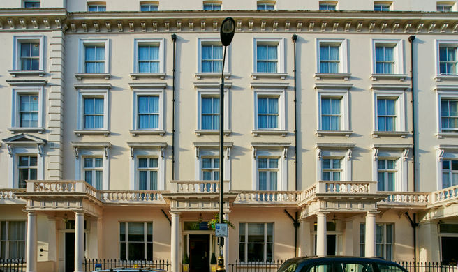 Holiday Inn Express London-Victoria Exterior