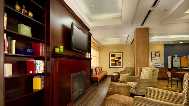Holiday Inn Express Hotel & Suites Uvald Lobby