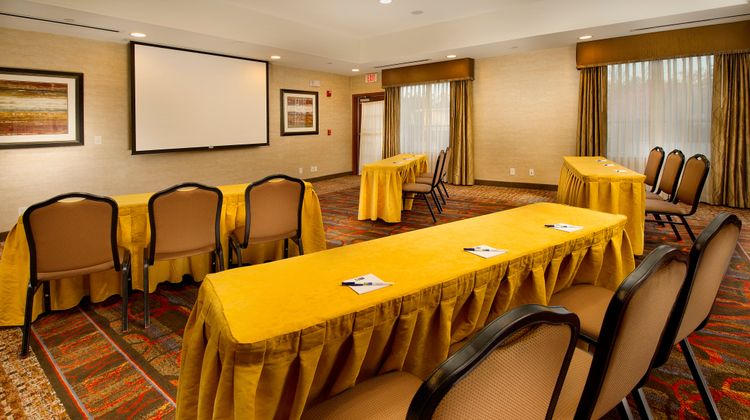 Holiday Inn Express Hotel & Suites Uvald Meeting
