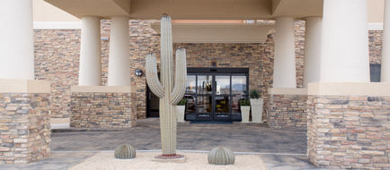 Holiday Inn Express & Suites Exterior