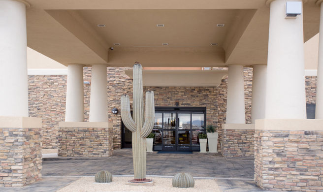Holiday Inn Express & Suites Exterior