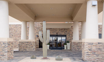 Holiday Inn Express & Suites