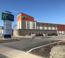 Holiday Inn Express/Stes Toronto Arpt W Exterior