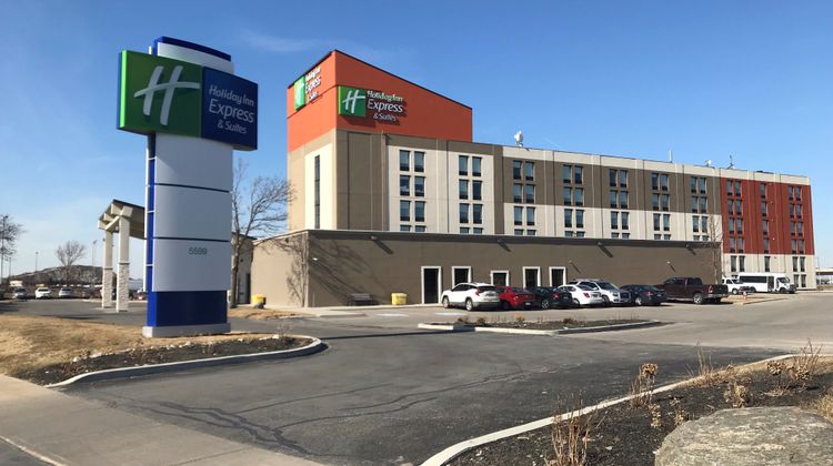 Holiday Inn Express/Stes Toronto Arpt W Exterior