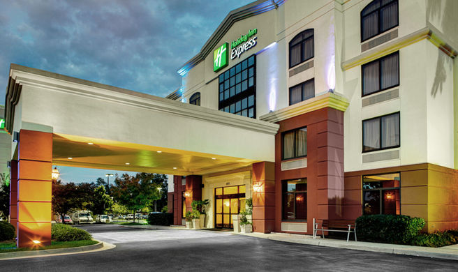 Holiday Inn Express Richmond Airport Exterior