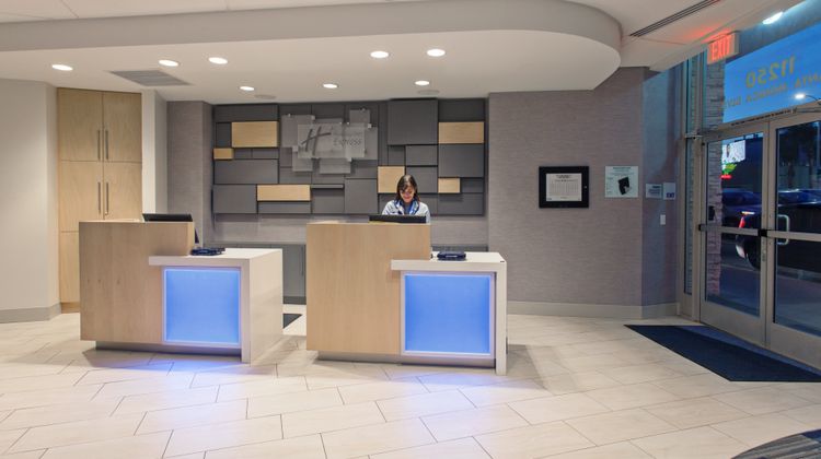 Holiday Inn Express West Los Angeles Lobby
