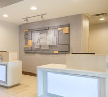 Holiday Inn Express & Suites Frankfort Lobby