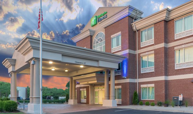 Holiday Inn Express & Suites Frankfort Exterior