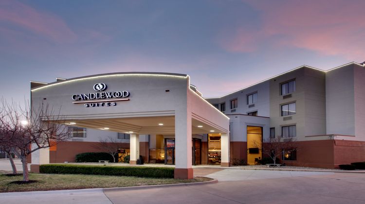 Candlewood Suites Wichita East Exterior
