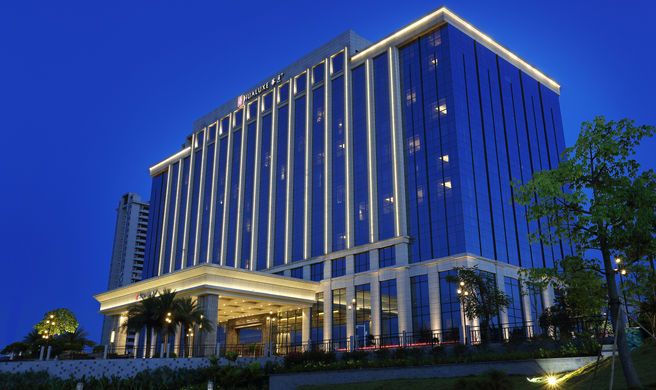 HUALUXE Yangjiang City Center Exterior