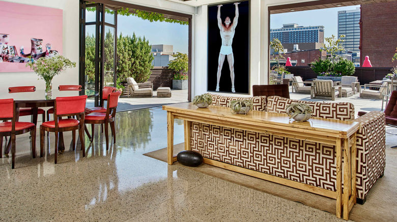 <b>21c Museum Hotel Louisville Suite</b>. Images powered by <a href=https://www.travelagewest.com/Hotels/Louisville/